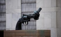 Is gewapend ingrijpen altijd verkeerd? Kan er een ‘gerechtvaardigde’ oorlog zijn?