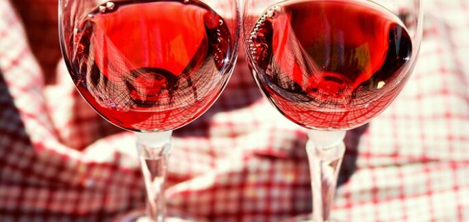 Un verre de vin à boire ensemble