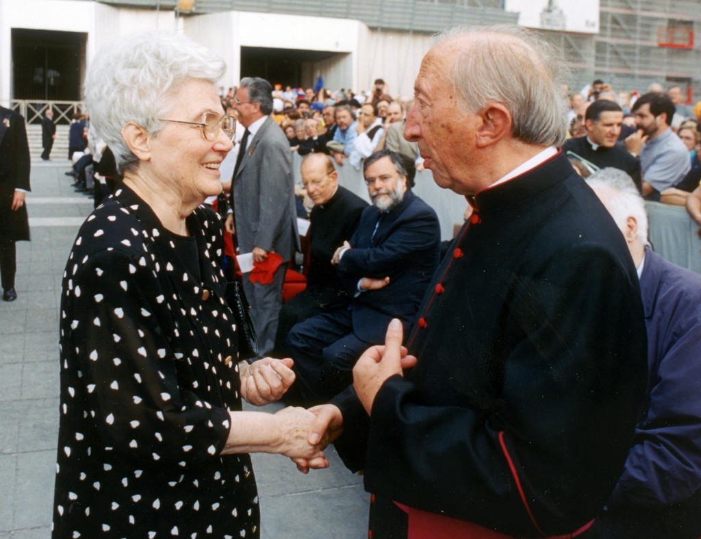 Chiara Lubich en diálogo con Mons. Luigi Giussani, fundador del Movimiento Comunión y Liberación