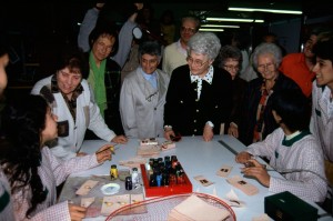 Silvana acompaña a Chiara en su visita de 1998. 