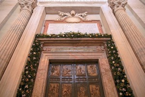 La Puerta Santa de la Basílica de San Pedro, en Roma