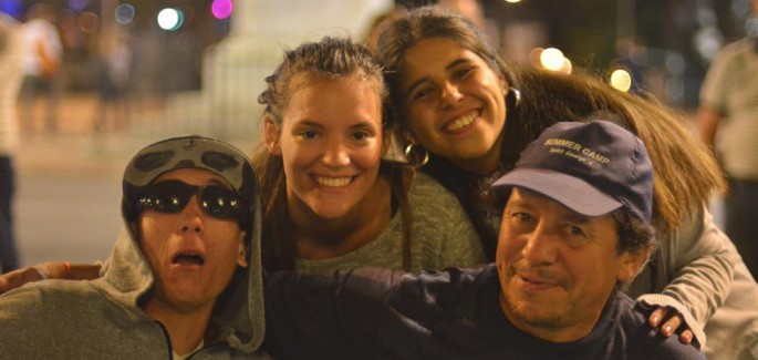 Montevideo: cena de Navidad en la plaza de Cagancha