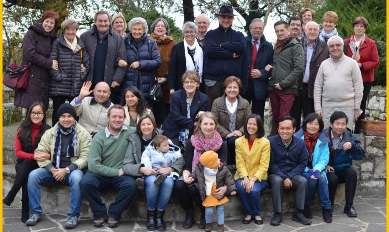 Le famiglie della Scuola Loreto con le famiglie-aiuto e la Segreteria di Famiglie Nuove