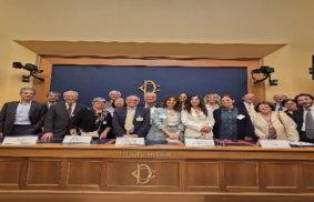 À la Chambre des Députés italienne, le couple est au centre de l’attention