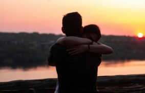Couple : offrir sa vulnérabilité renforce le lien.