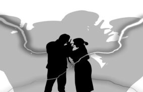 Paths of light: A time for couples