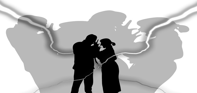 Paths of light: A time for couples