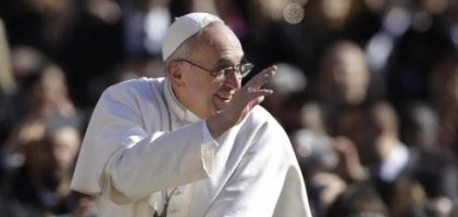 Pope responds to newspaper’s questions on faith