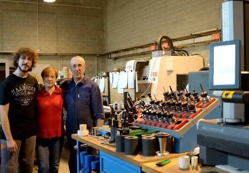 Finalmente un trabajo, pero ¡para fabricar armas!