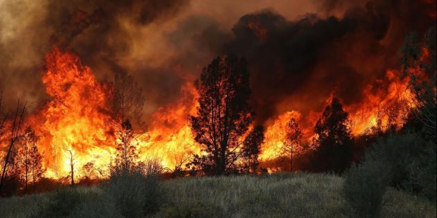 California in fiamme