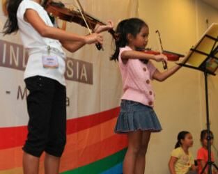 Indonesia: per i rifugiati attraverso la musica
