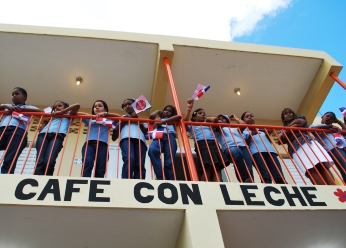 多明尼加共和國：『咖啡加上奶』