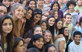 阿根廷：李雅福音小城的青年舉行新學年開學禮