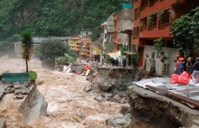 秘魯：兩個月活於滂沱大雨下