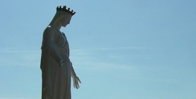 瑪利亞「猶如一層從上而下的斜面」