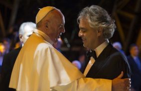 安德烈·波伽利(Andrea Bocelli)在愛爾蘭與家庭一起